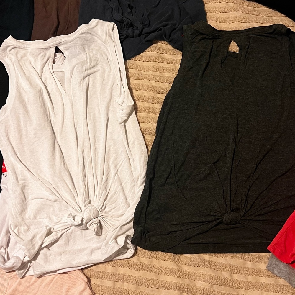 Workout Tank Bundle (12 Pieces) - Picture 7 of 9
